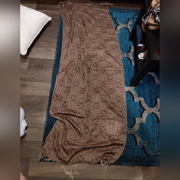 Louis Vuitton Brown Monogram Scarf - Picture 4 of 6
